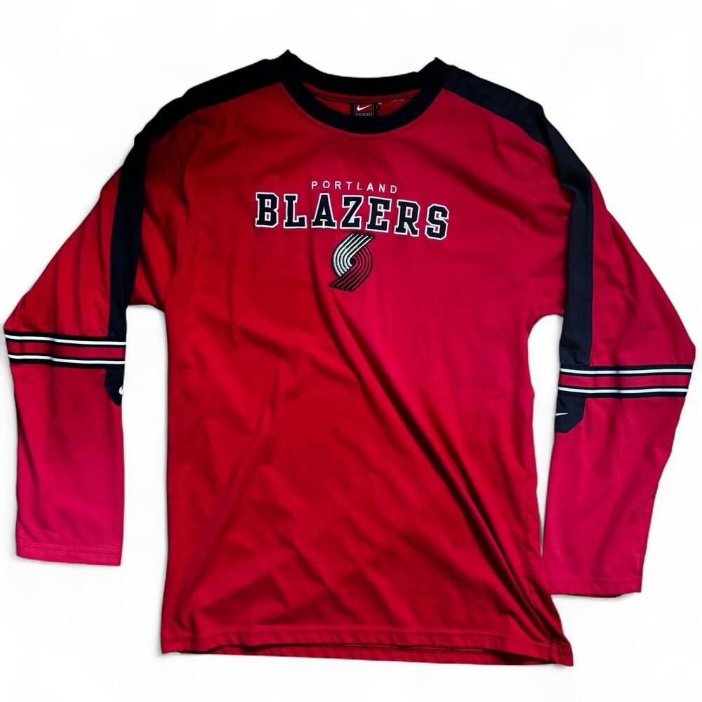 Nike Men's Black and Red T-shirt